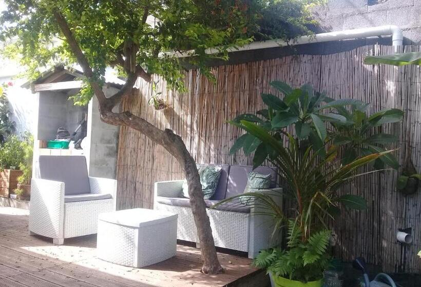 تختخواب و صبحانه La Case O Gecko974