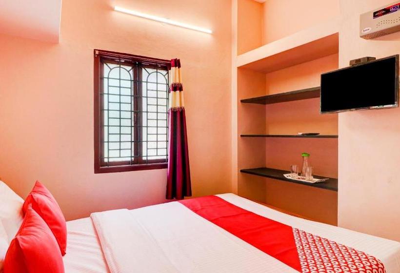 בית מלון כפרי Oyo 74612 Royal Plaza Boarding & Lodging