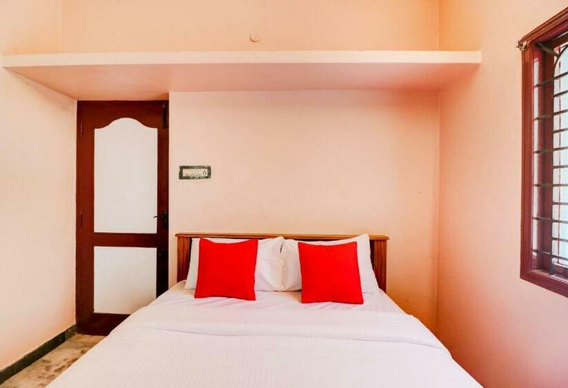 בית מלון כפרי Oyo 74612 Royal Plaza Boarding & Lodging