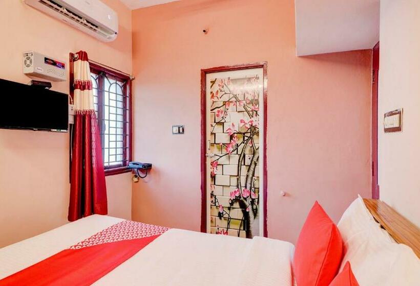 בית מלון כפרי Oyo 74612 Royal Plaza Boarding & Lodging