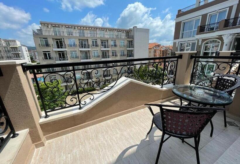 Izida Palace Apartments