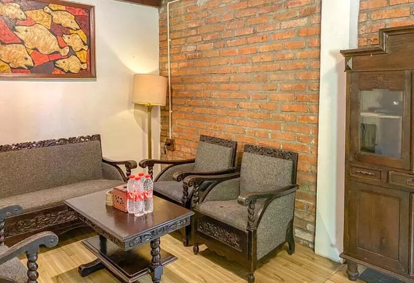 Majatalo Griya Gribig Guest House Mitra Reddoorz