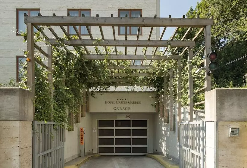 בית מלון כפרי Castle Garden