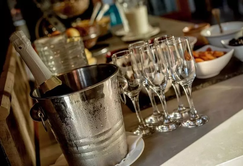 בית מלון כפרי Castle Garden