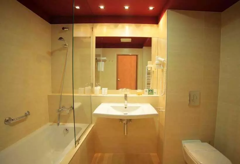 בית מלון כפרי Castle Garden