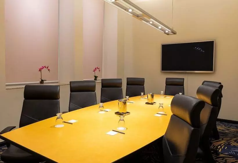 Отель Courtyard By Marriott Panama Multiplaza Mall