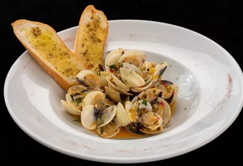 Отель Courtyard By Marriott Panama Multiplaza Mall