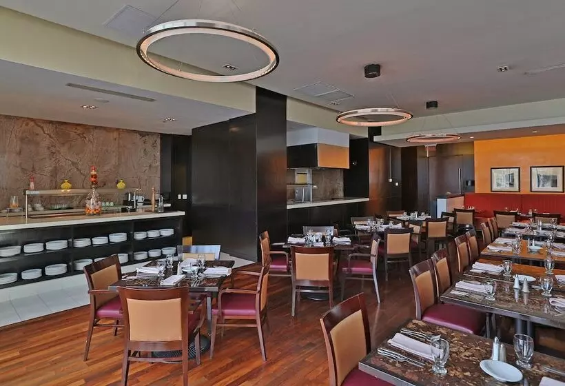 Отель Courtyard By Marriott Panama Multiplaza Mall