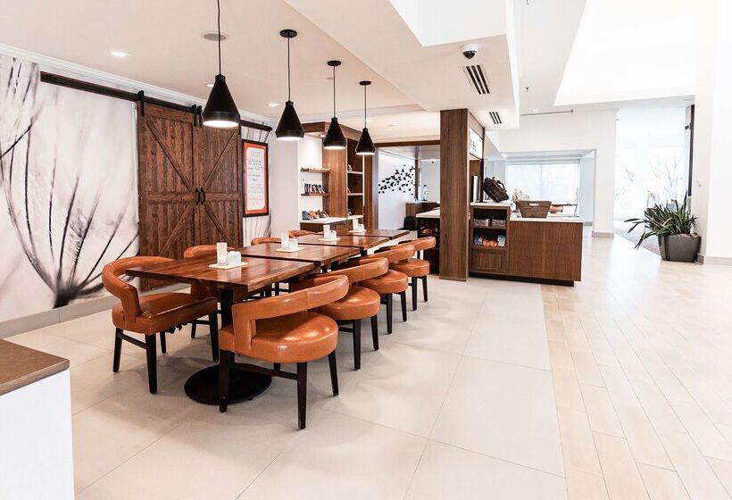 בית מלון כפרי Hilton Garden Inn Fairfax