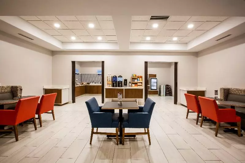 Holiday Inn Express Hotel & Suites Fairburn By Ihg