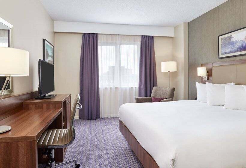 ホテル Leonardo Swindon