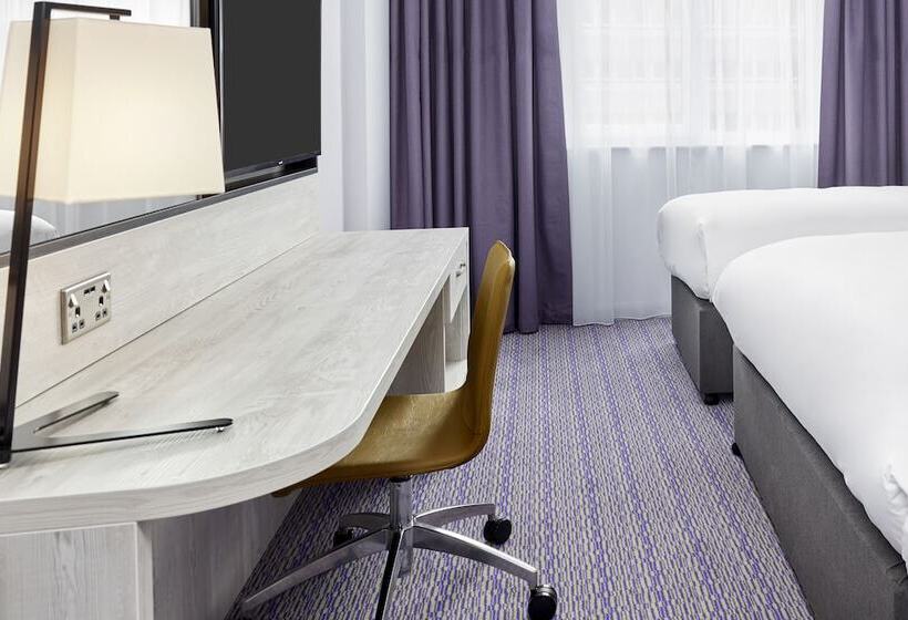 ホテル Leonardo Swindon