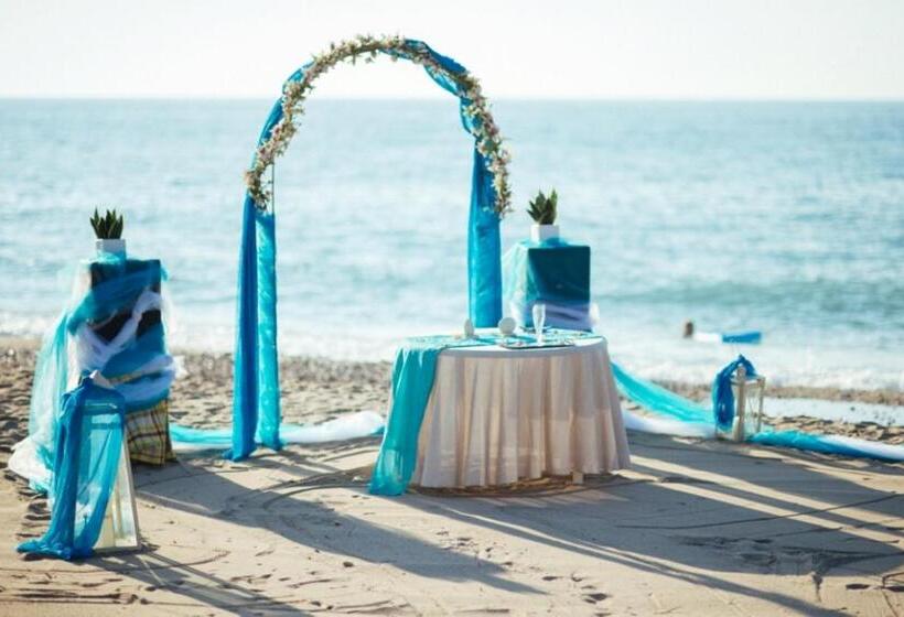 호텔 Marinos Beach