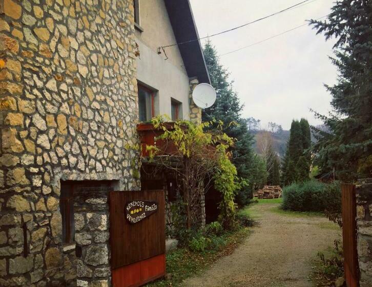 펜션 Bakonyi Kemencésház