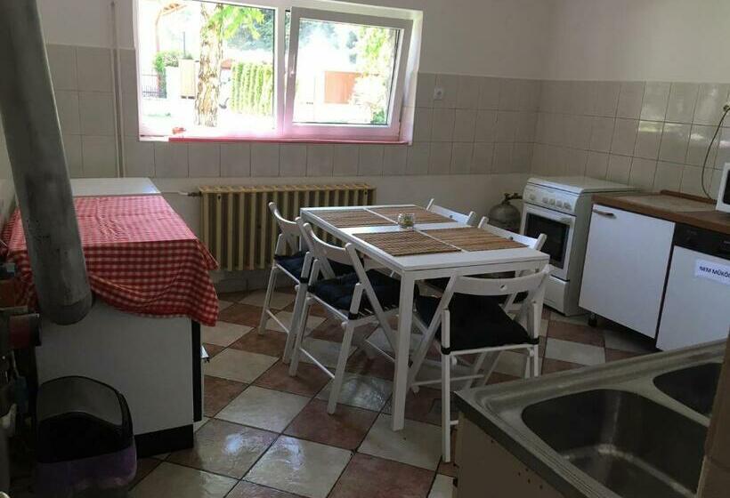 펜션 Bakonyi Kemencésház