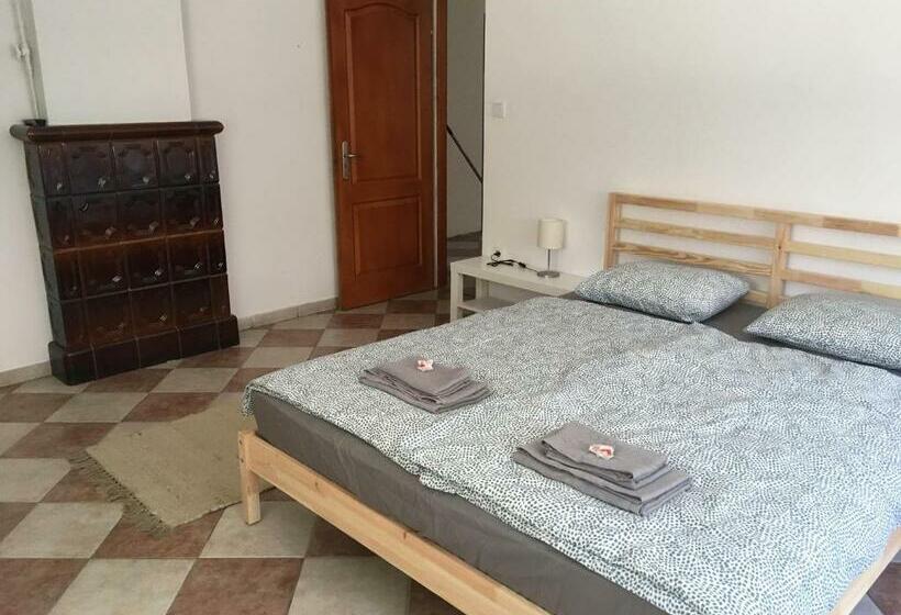 펜션 Bakonyi Kemencésház