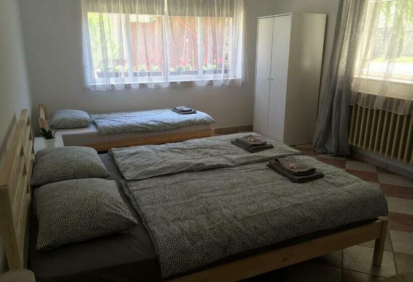 펜션 Bakonyi Kemencésház