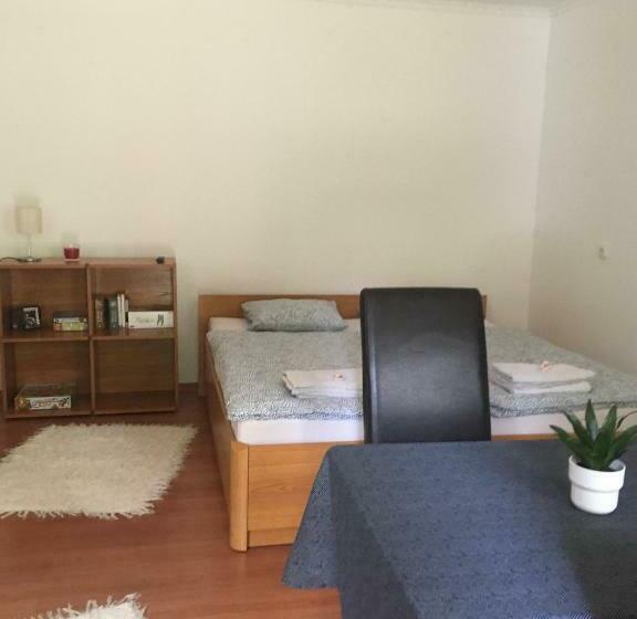 펜션 Bakonyi Kemencésház