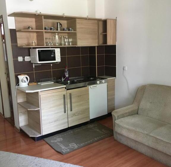 펜션 Bakonyi Kemencésház