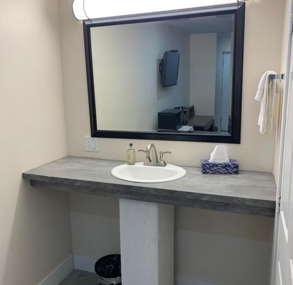 Westport Station Motel