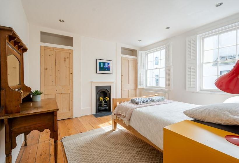 Beach House Moments From Margate Old Town & Beach