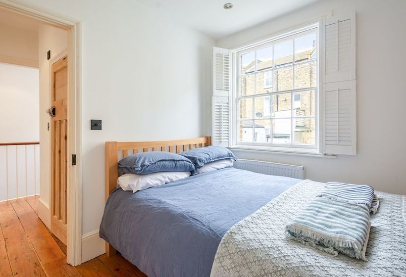 Beach House Moments From Margate Old Town & Beach