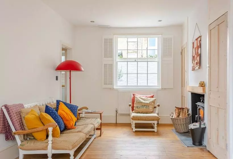 Beach House Moments From Margate Old Town & Beach