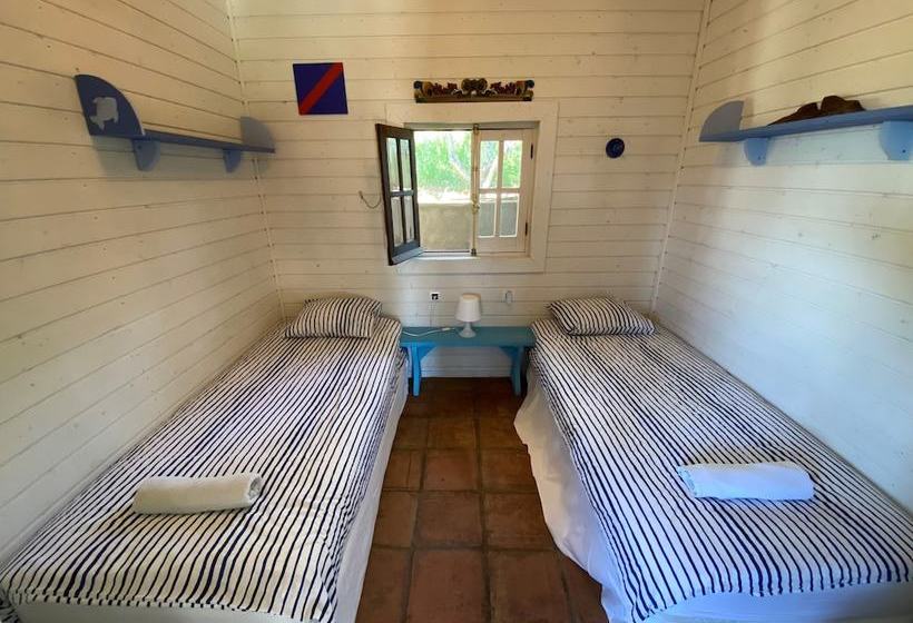 Beautiful 2 Bed Room Cottage With Seaview/ Garden