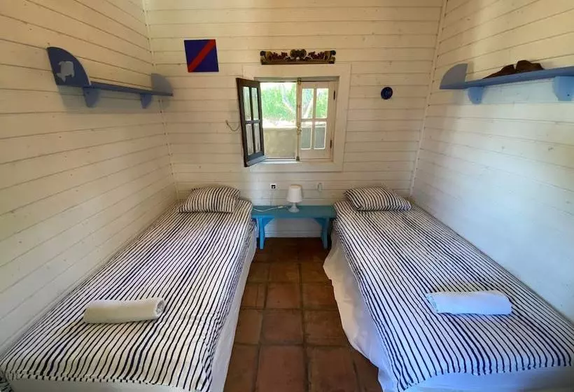 Beautiful 2 Bed Room Cottage With Seaview/ Garden