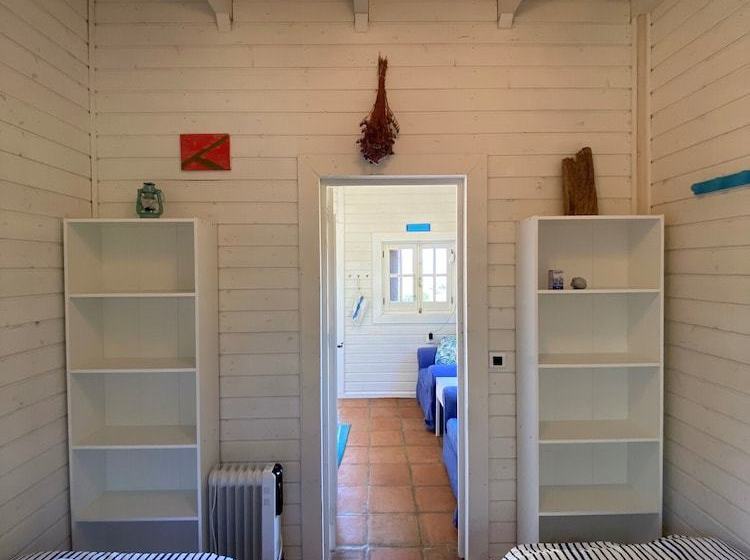 Beautiful 2 Bed Room Cottage With Seaview/ Garden