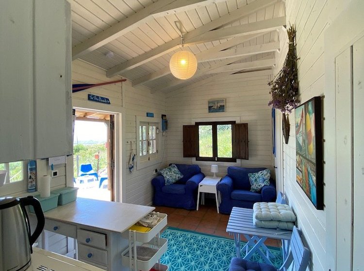 Beautiful 2 Bed Room Cottage With Seaview/ Garden