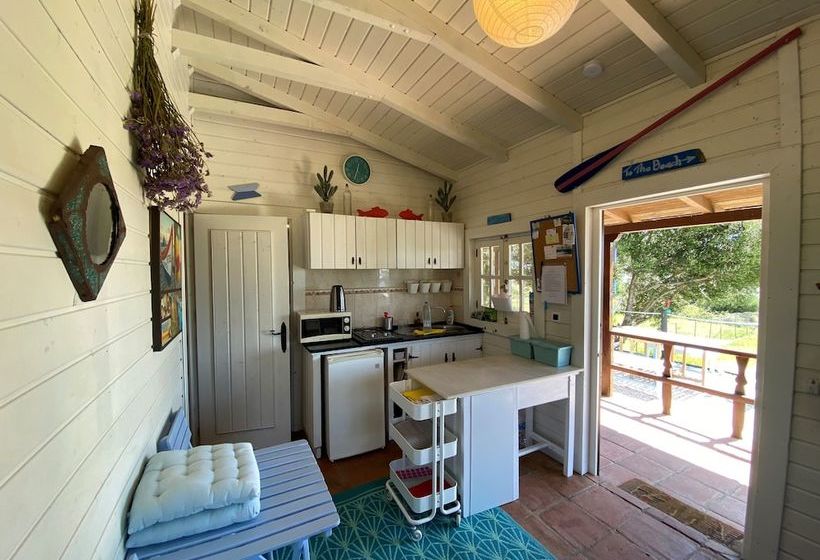 Beautiful 2 Bed Room Cottage With Seaview/ Garden