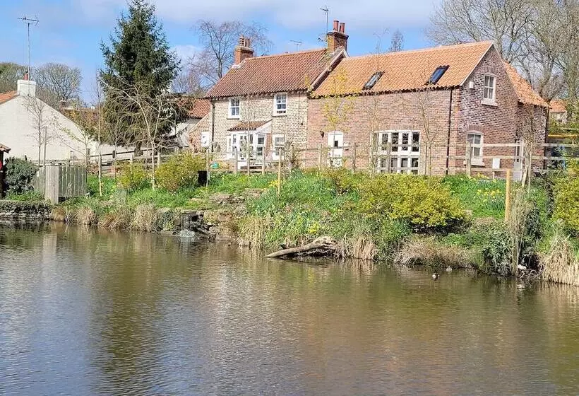 Charming 2 Bed Cottage On Outskirts Of Beverley
