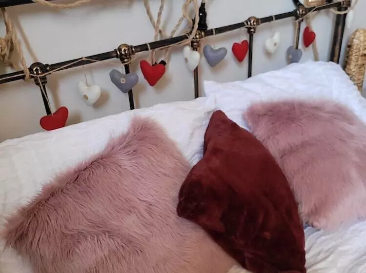 Charming 2 Bed Cottage On Outskirts Of Beverley