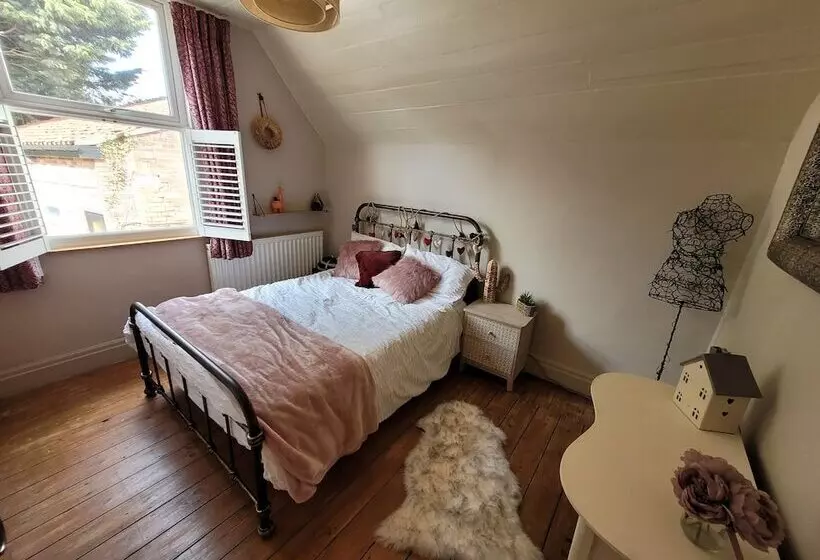 Charming 2 Bed Cottage On Outskirts Of Beverley