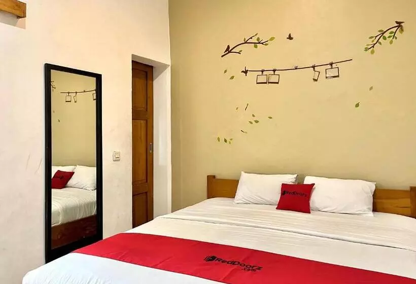 ホテル Reddoorz At Mystays Pemuda Cepu Blora