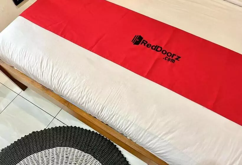 ホテル Reddoorz At Mystays Pemuda Cepu Blora