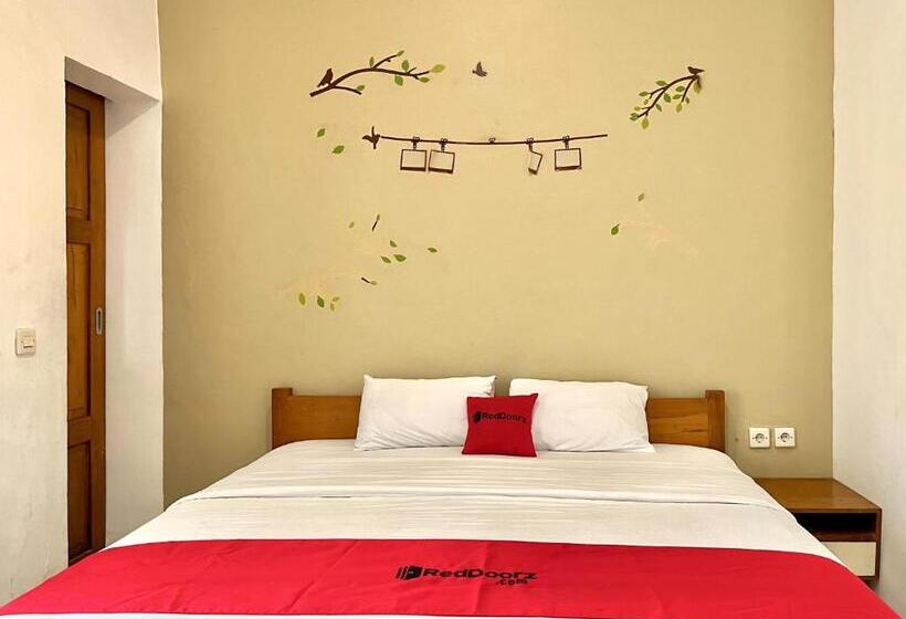 호텔 Reddoorz At Mystays Pemuda Cepu Blora