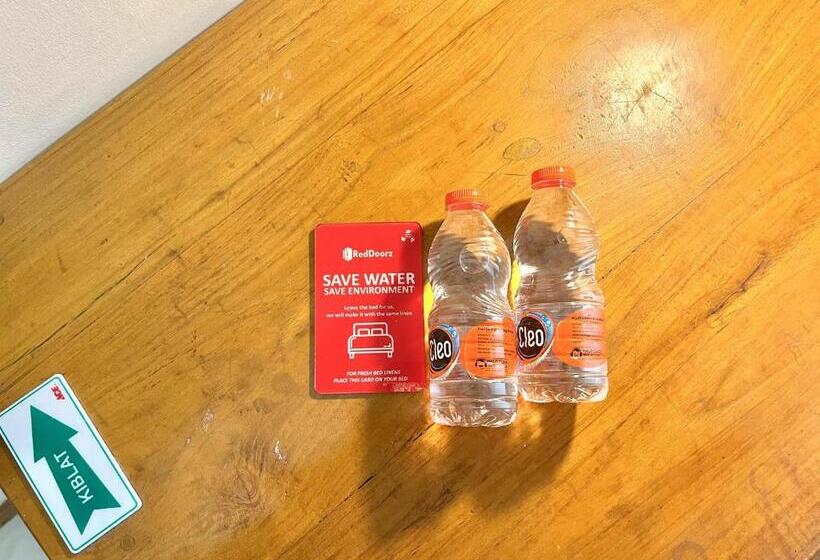 호텔 Reddoorz At Mystays Pemuda Cepu Blora