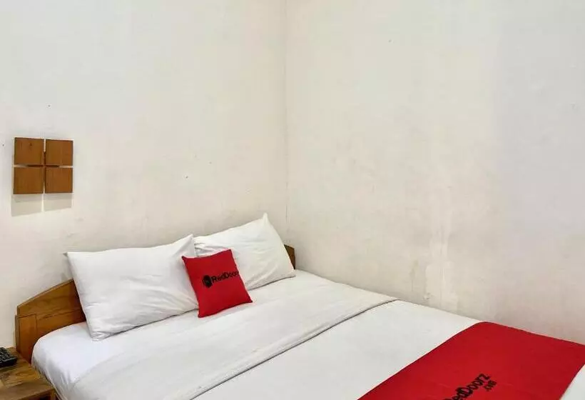 ホテル Reddoorz At Mystays Pemuda Cepu Blora