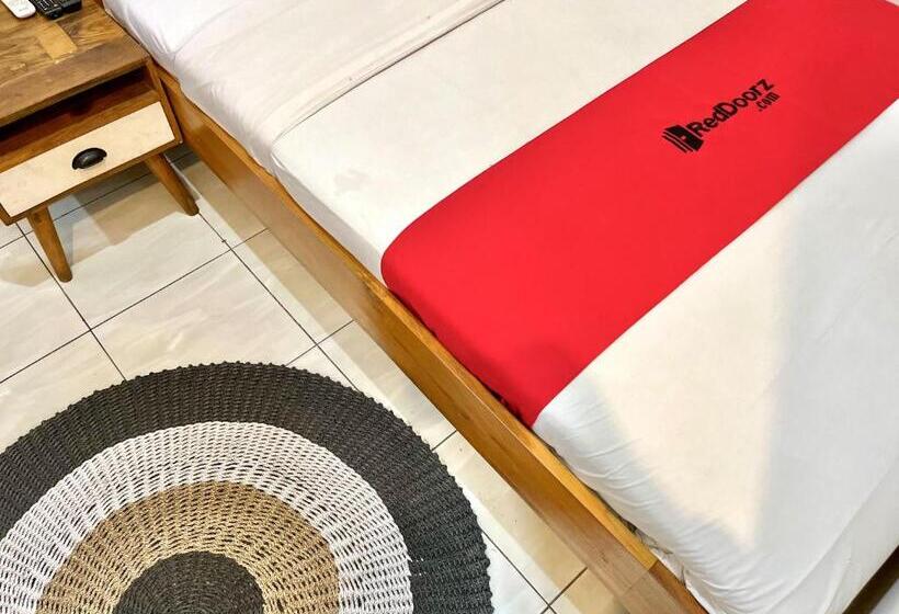 호텔 Reddoorz At Mystays Pemuda Cepu Blora