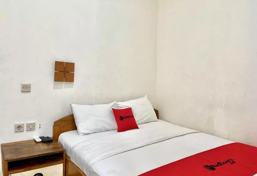 ホテル Reddoorz At Mystays Pemuda Cepu Blora