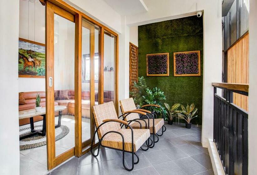 호텔 Reddoorz At Mystays Pemuda Cepu Blora