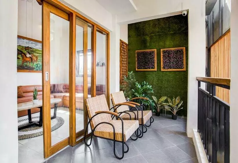 ホテル Reddoorz At Mystays Pemuda Cepu Blora