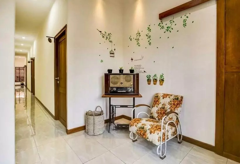 ホテル Reddoorz At Mystays Pemuda Cepu Blora