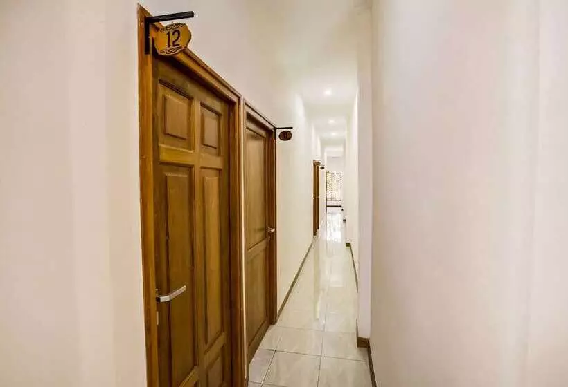 ホテル Reddoorz At Mystays Pemuda Cepu Blora