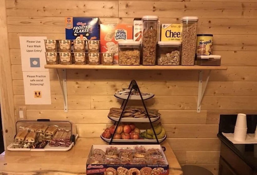 فندق على الطريق The Woodfords Inn