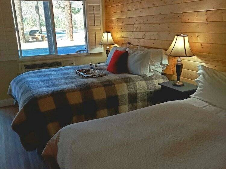 فندق على الطريق The Woodfords Inn