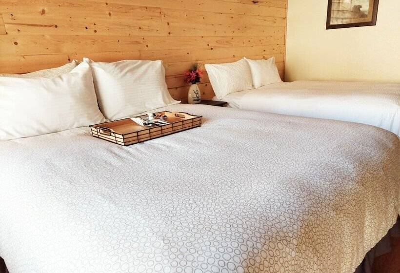 فندق على الطريق The Woodfords Inn