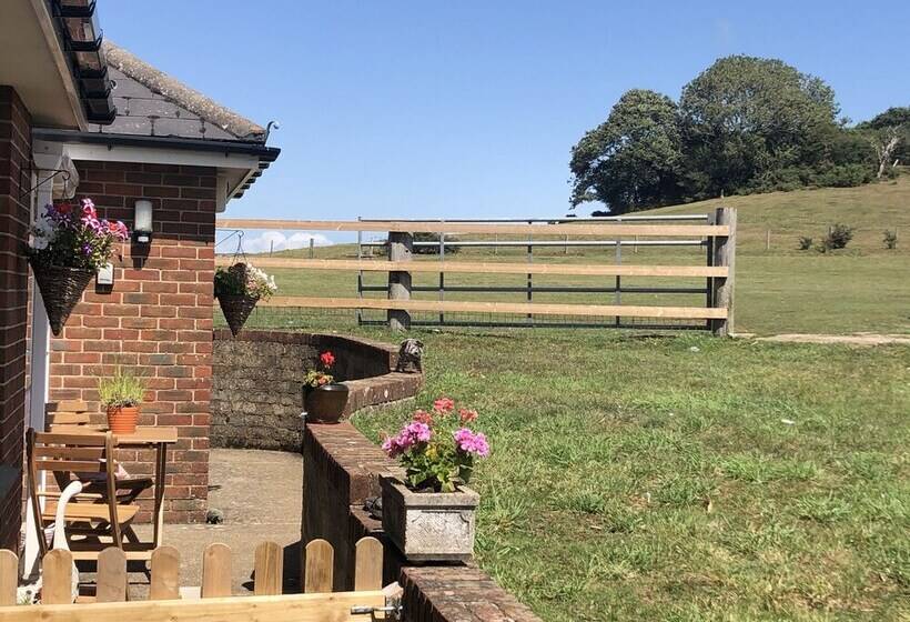 Queen Bower Farm Lodge